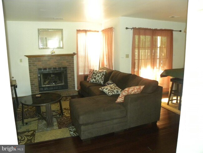 Building Photo - 710 Wind Ridge Dr