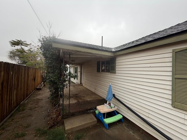 Building Photo - 2 bed 1 bath in Taft!