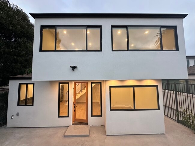 Building Photo - 10470 Lauriston Ave