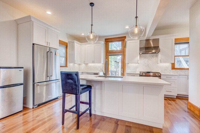 Foto del edificio - Gorgeous 3BD/2.5BA Downtown Boulder Home- Completely Renovated!