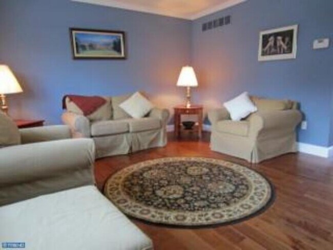 Foto del edificio - 517 E Linden St