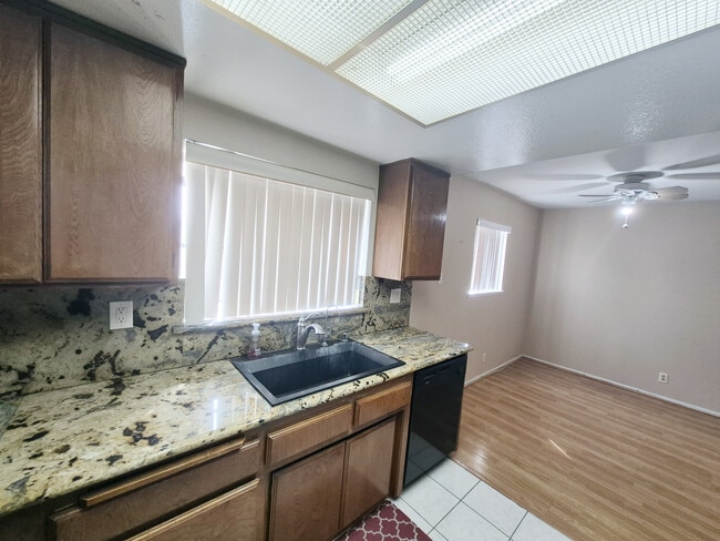 Building Photo - 1836 E Huntington Dr