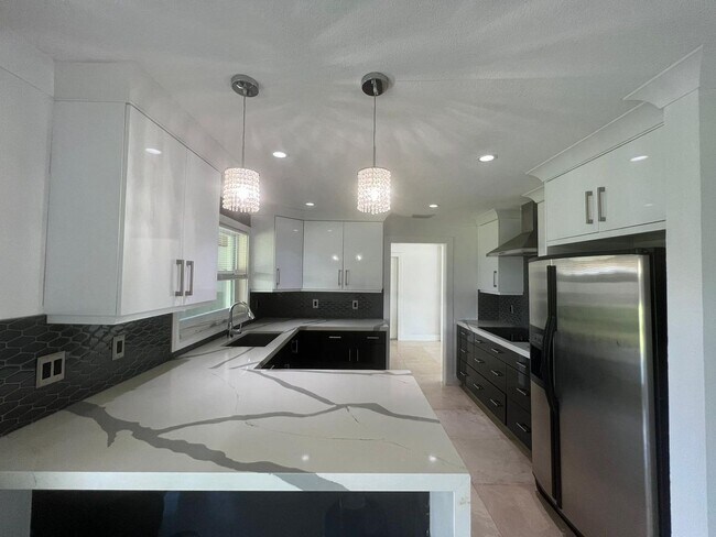 Building Photo - 5071 Palo Verde Plz
