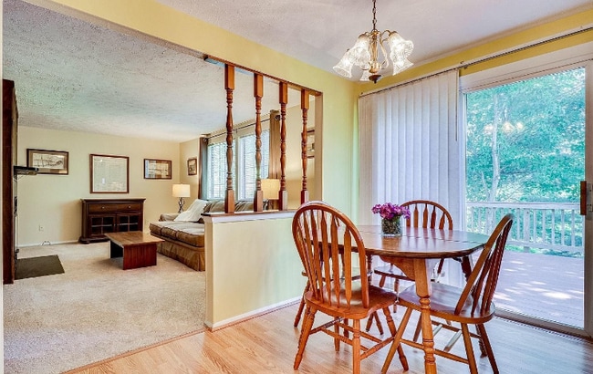 Foto del edificio - 9417 Mirror Pond Dr