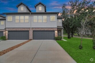Building Photo - 3814 Lakewood Dr