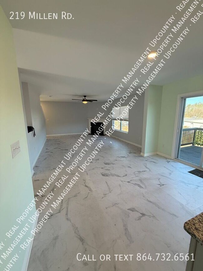 Foto del edificio - 219 Millen Dr