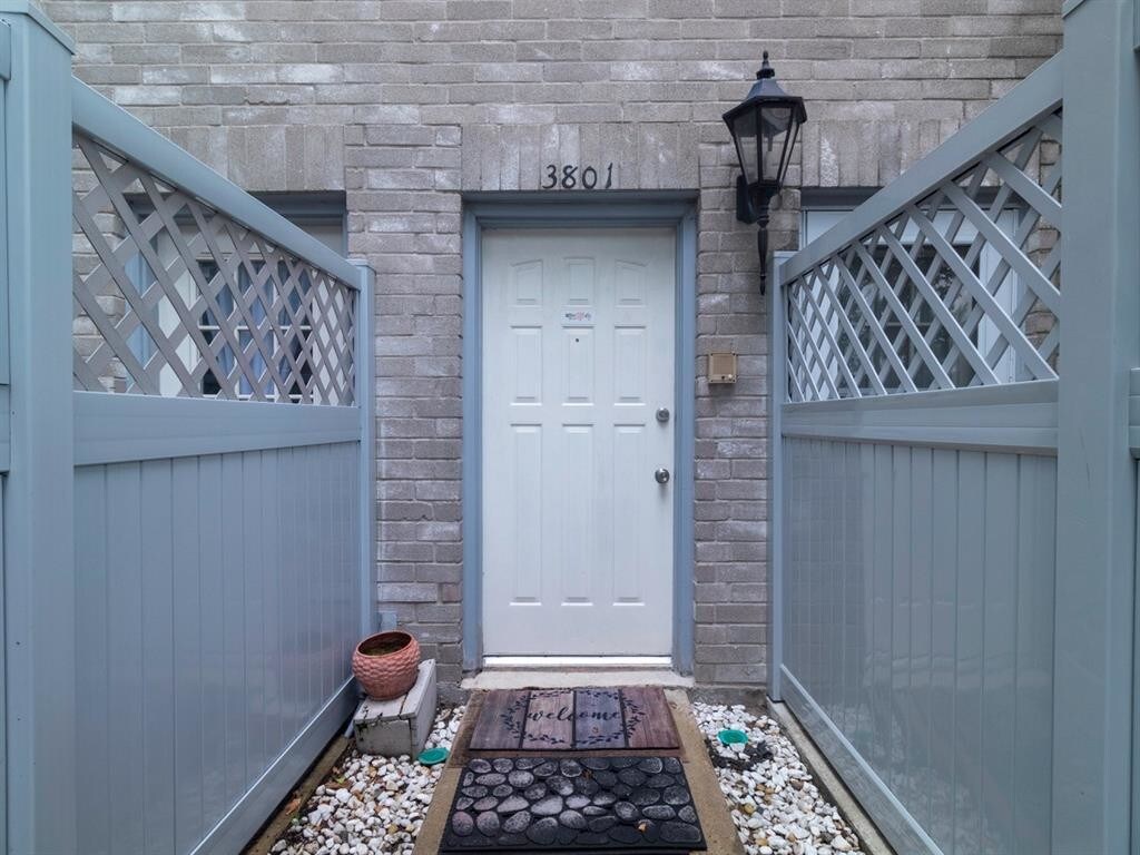 Primary Photo - 6000 Reims Rd