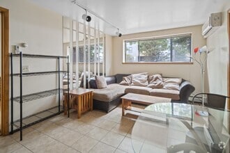 Building Photo - 211 Linden Ave
