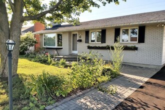 Building Photo - 10 Charing Rd