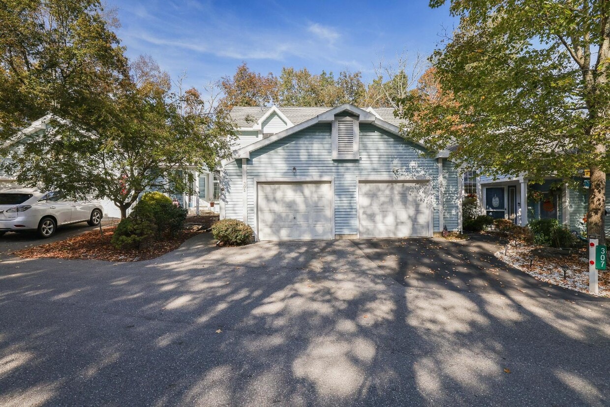 Primary Photo - 305 Inverness Dr