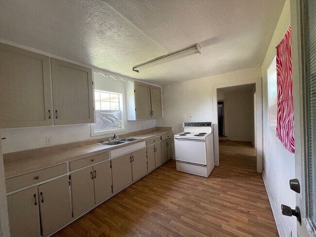 Foto del edificio - Home in Kingsville  – 3 Bed, 2 Bath!"
