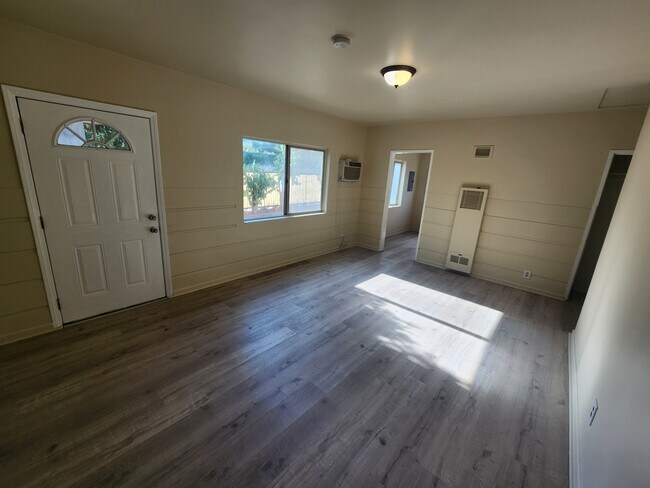 Building Photo - 5662 Fulcher Ave