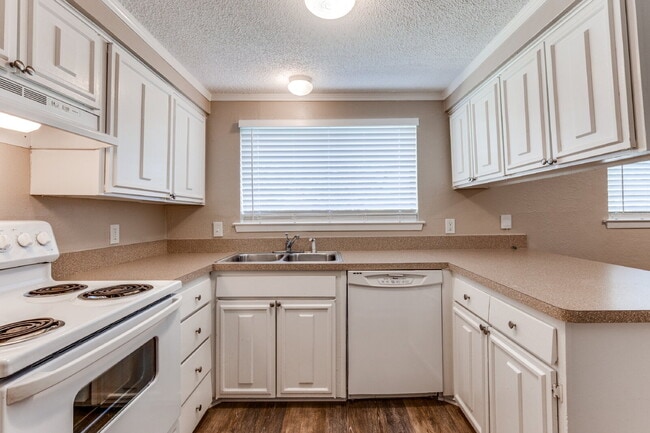 Building Photo - Modern 3-Bedroom Home with Vaulted Ceilings & Covered Patio