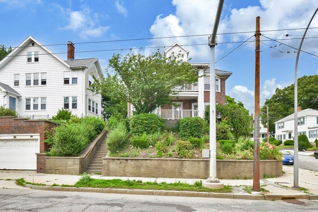 Primary Photo - 404 Mt Auburn St