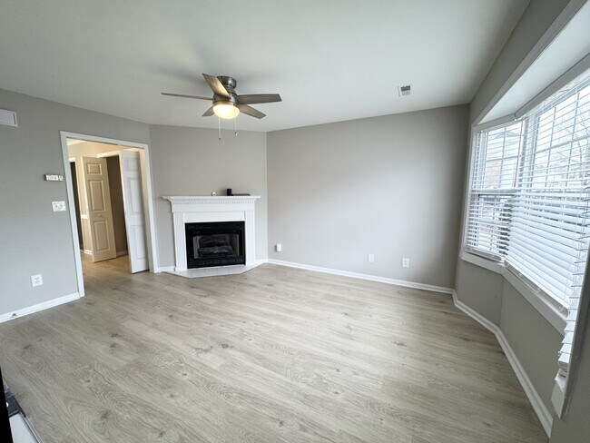 Foto del edificio - 3900-3AA4 Sterling Pointe Dr