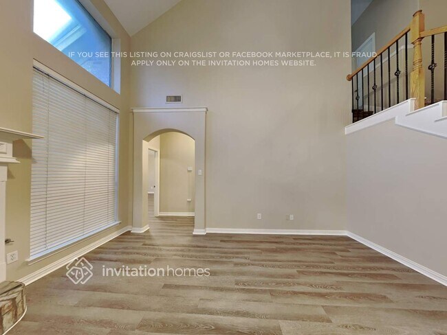Building Photo - 2206 Kingsley Dr