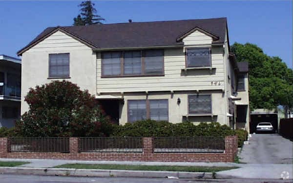 Building Photo - 946 N Hudson Ave
