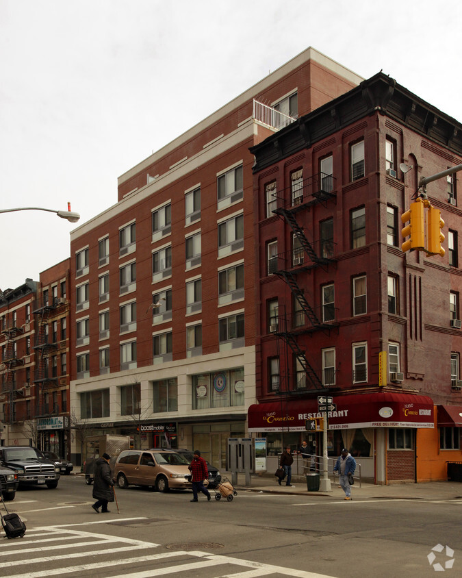 Foto del edificio - 1677 Lexington Ave