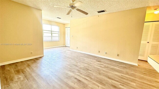 Building Photo - 3310 Pinewalk Dr N