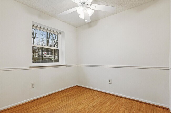 Foto del edificio - Goshen Valley 2 Bedroom 1 Bathroom Condo Available Now!