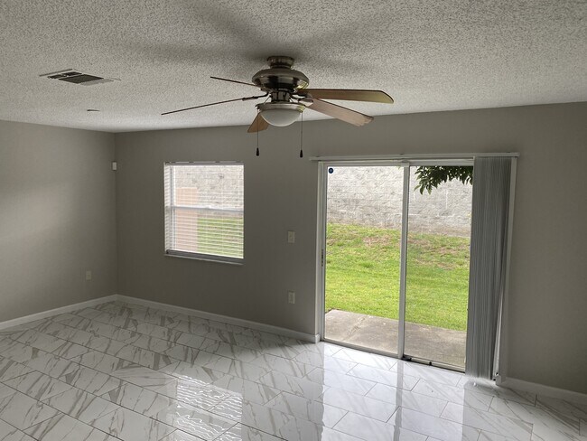 Foto del edificio - 2716 Clinton Heights Ct