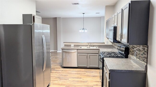 Foto del edificio - 5016 Barlow Dr