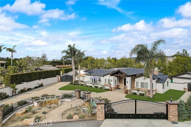 Building Photo - 20191 E Rogers Dr