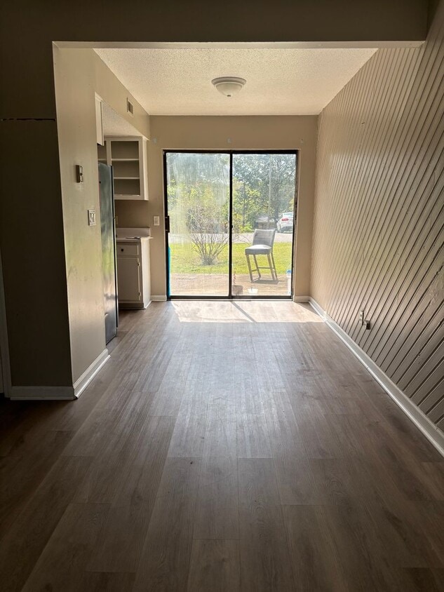 Foto principal - 402 Alice Dr