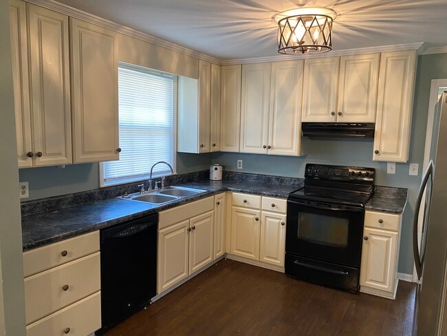 Building Photo - 4008 Knud Dr