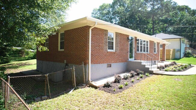 Building Photo - 2244 Melody