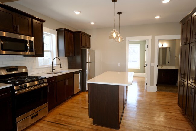 Foto del edificio - 646 Thomas St SE