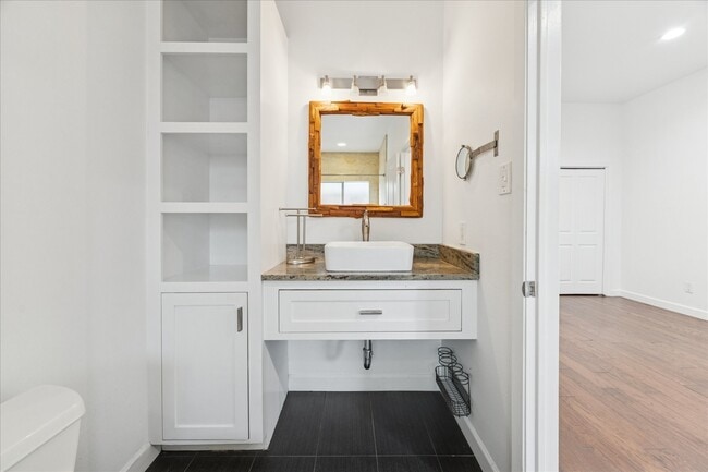 Building Photo - 731 Heights Blvd