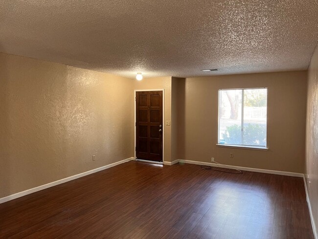 Foto del edificio - 511 E Prosperity Ave