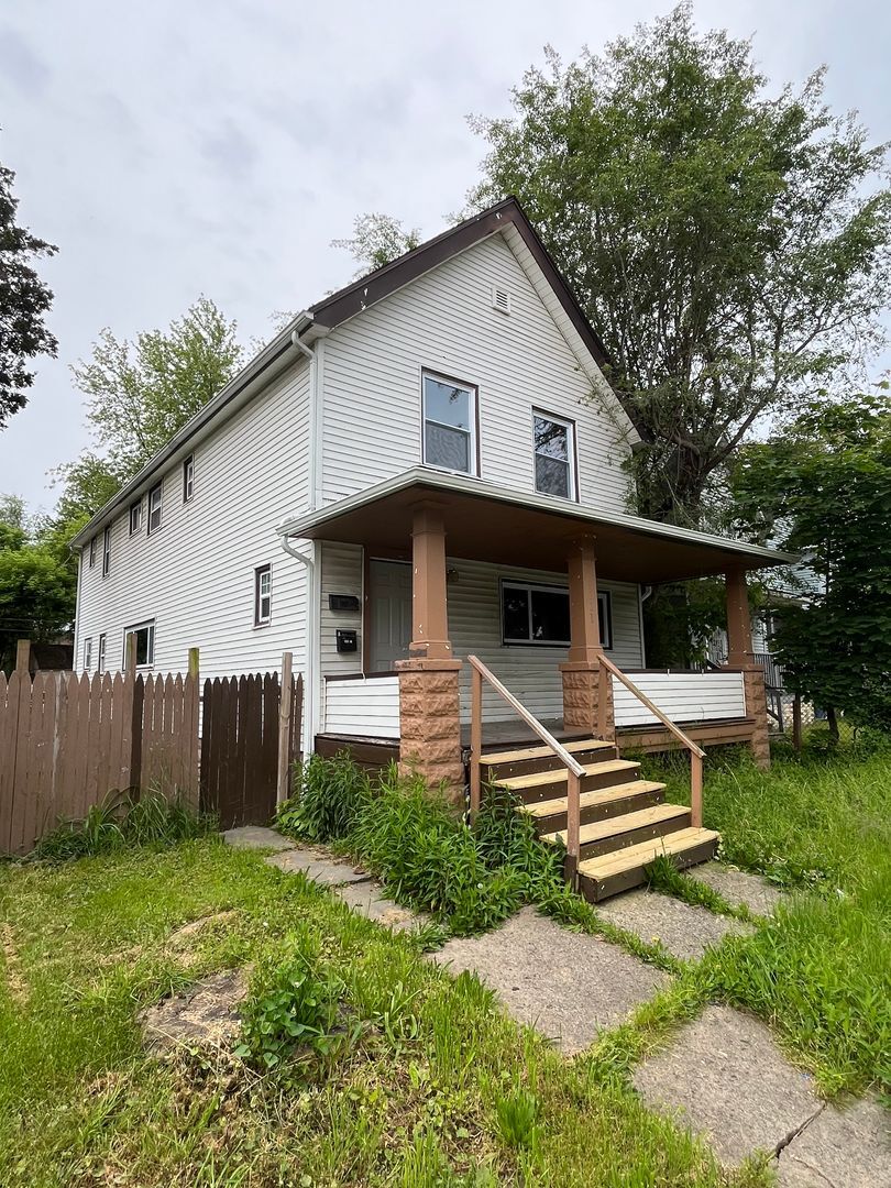 4221 Newark Ave Cleveland, OH 44109 – photo 3