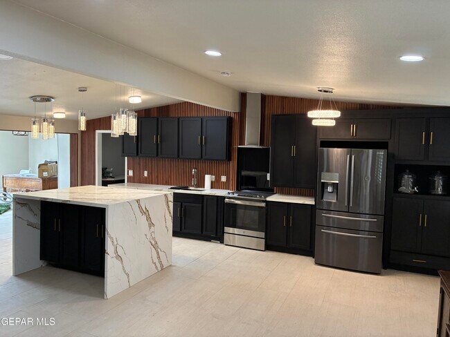 Foto del edificio - 8316 W H Burges Dr