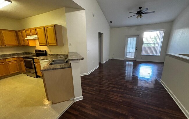 Foto del edificio - 17952 Villa Creek Dr