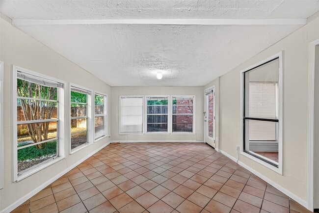 Building Photo - 812 Fleetwood Pl Dr