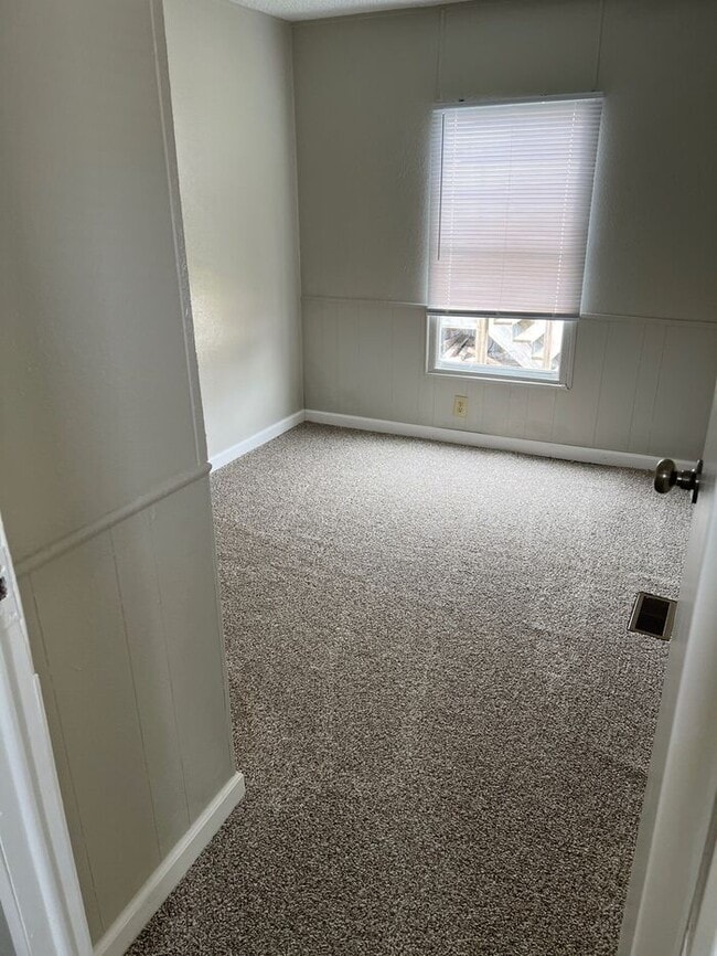 Building Photo - Newly Remodeled Mobile Home For Sale or Re...
