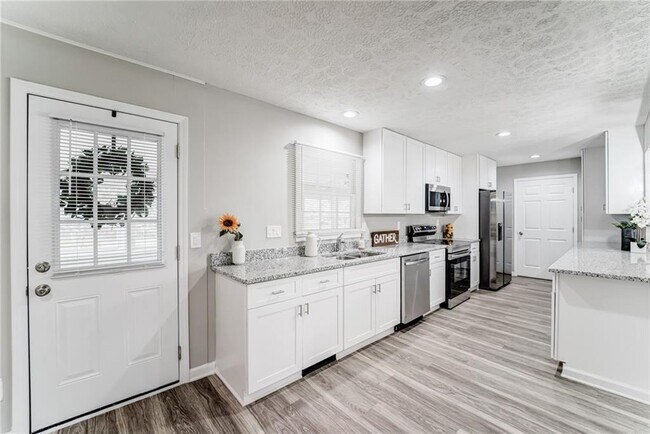 Foto del edificio - 770 Pine Lake Dr NW