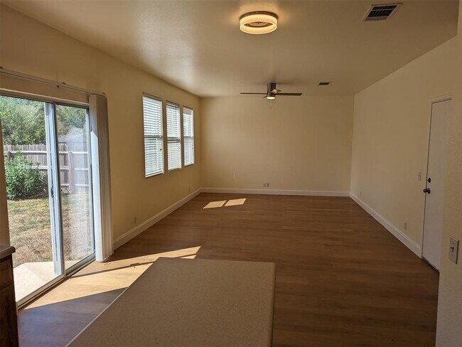 Foto del edificio - 4717 Lake Champlain Ln