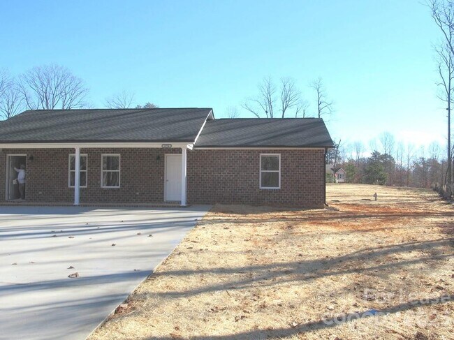Building Photo - 3774 English Oak Dr