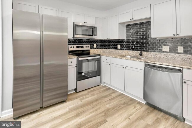 Foto del edificio - 7201 Finch Ln