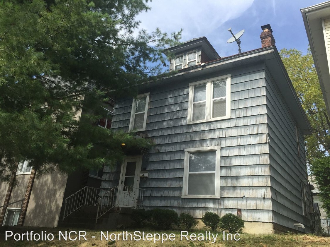 Primary Photo - 38 W Oakland Ave