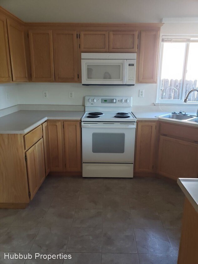 3 br, 2 bath House 4318 Newbury Ct. House Rental in Shasta Lake, CA