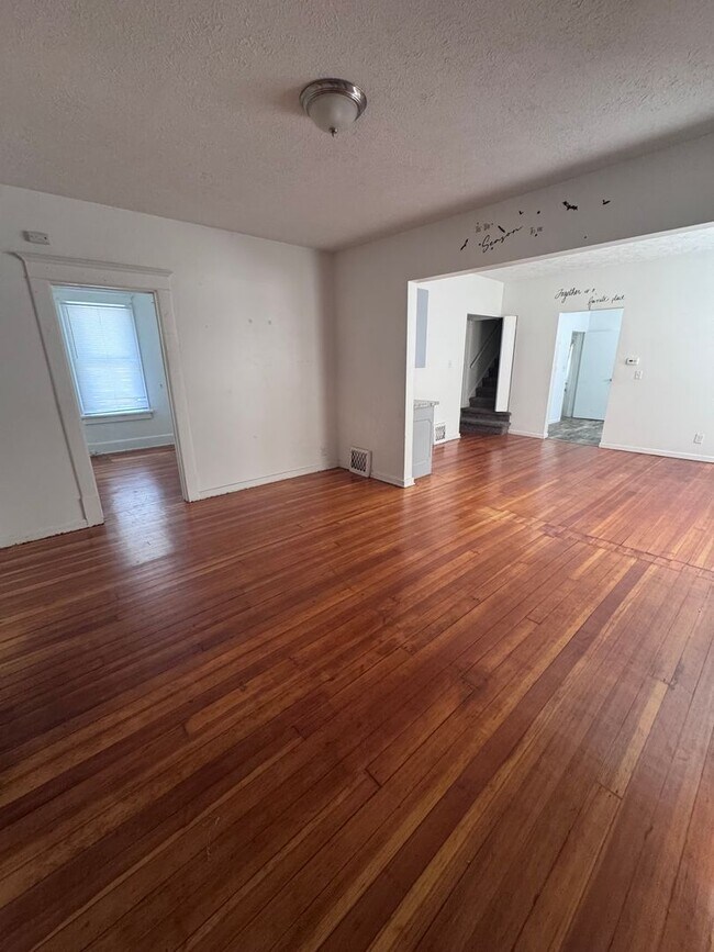 Foto del edificio - Charming 4-Bedroom Home in Desirable West ...