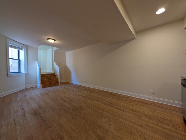 Building Photo - 4030 N Ashland Ave