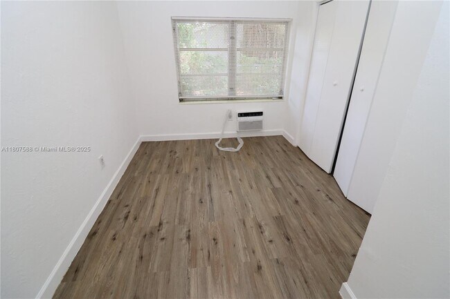 Foto del edificio - 777 NE 85th St