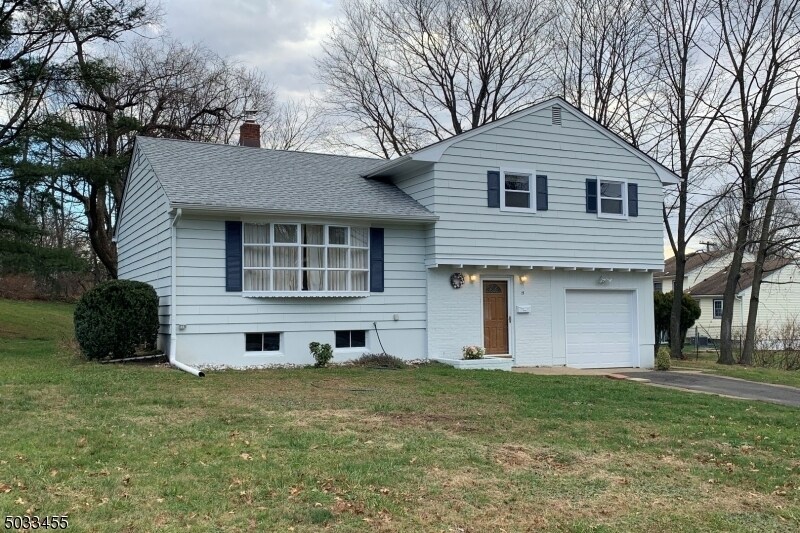 Primary Photo - 15 Beechwood Dr