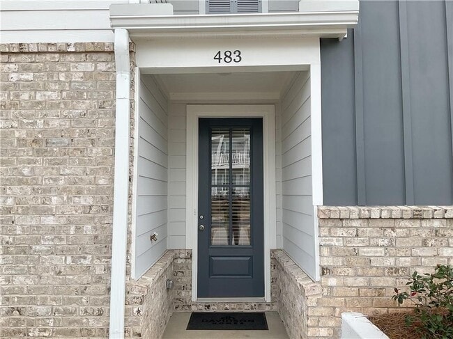 Building Photo - 483 Crown Dr