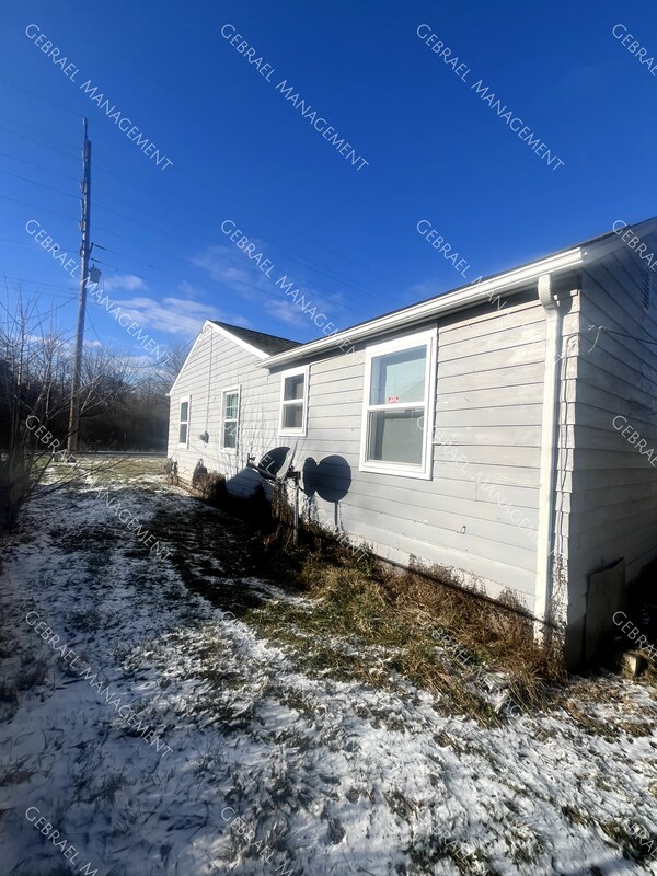 Building Photo - 820 S 23rd St